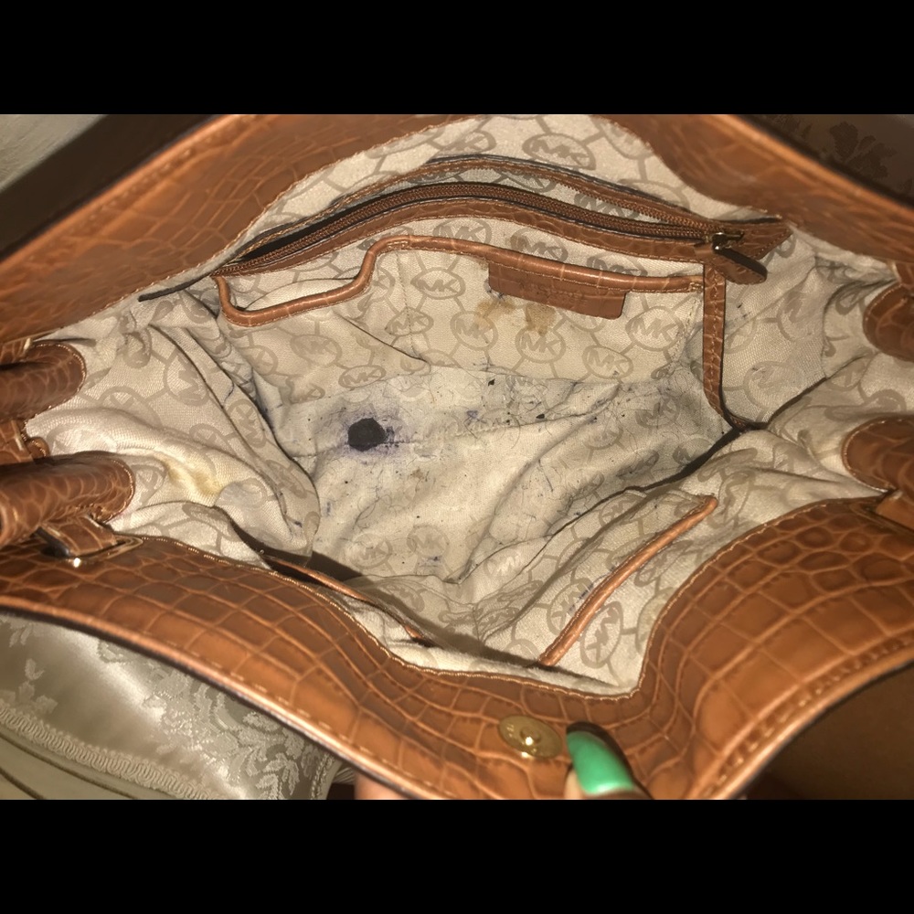 Micheal Kors Purse - Picture 3 of 3